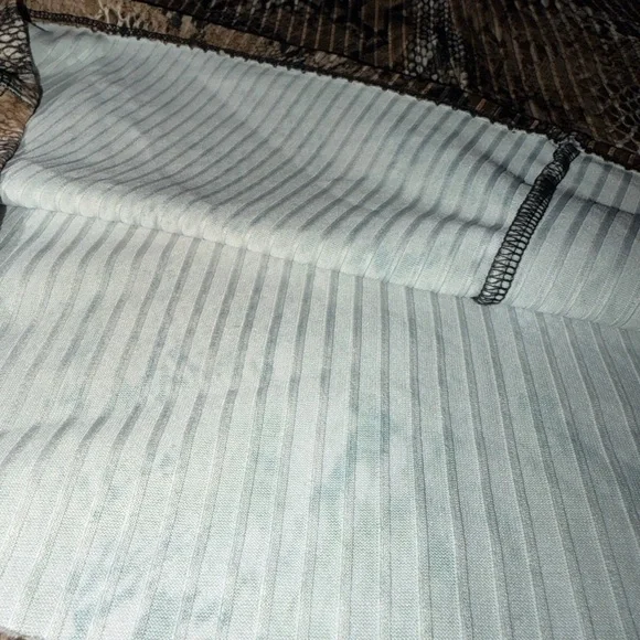 torrid Brown Snake Print Short Sleeve Top - Picture 3 of 4